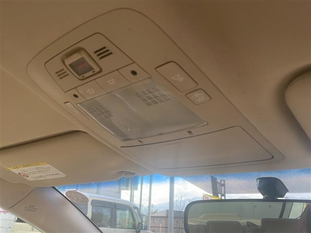 クラウン ２．５ロイヤルサルーンｉ－Ｆｏｕｒ　プレミアムＥＤ　純正ＨＤＤナビ　フルセグ／ＵＳＢ／ＡＵＸ／ＣＤ／ＤＶＤ／ＦＭ／ＡＭ　バックカメラ　ビルトインＥＴＣ　パワーシート　メモリーシート　クルーズコントロール　パーキングセンサー　リアウィンドウ電動シェード（18枚目）