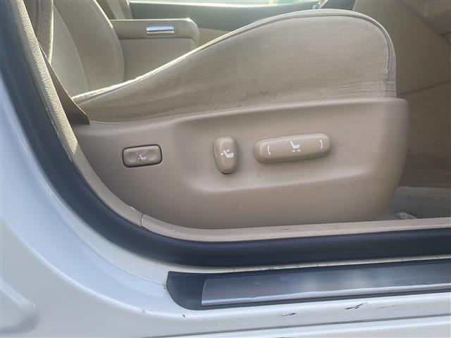 クラウン ２．５ロイヤルサルーンｉ－Ｆｏｕｒ　プレミアムＥＤ　純正ＨＤＤナビ　フルセグ／ＵＳＢ／ＡＵＸ／ＣＤ／ＤＶＤ／ＦＭ／ＡＭ　バックカメラ　ビルトインＥＴＣ　パワーシート　メモリーシート　クルーズコントロール　パーキングセンサー　リアウィンドウ電動シェード（19枚目）