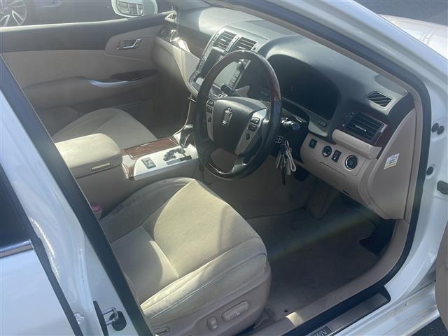 クラウン ２．５ロイヤルサルーンｉ－Ｆｏｕｒ　プレミアムＥＤ　純正ＨＤＤナビ　フルセグ／ＵＳＢ／ＡＵＸ／ＣＤ／ＤＶＤ／ＦＭ／ＡＭ　バックカメラ　ビルトインＥＴＣ　パワーシート　メモリーシート　クルーズコントロール　パーキングセンサー　リアウィンドウ電動シェード（27枚目）