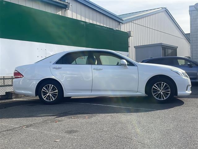 クラウン ２．５ロイヤルサルーンｉ－Ｆｏｕｒ　プレミアムＥＤ　純正ＨＤＤナビ　フルセグ／ＵＳＢ／ＡＵＸ／ＣＤ／ＤＶＤ／ＦＭ／ＡＭ　バックカメラ　ビルトインＥＴＣ　パワーシート　メモリーシート　クルーズコントロール　パーキングセンサー　リアウィンドウ電動シェード（31枚目）