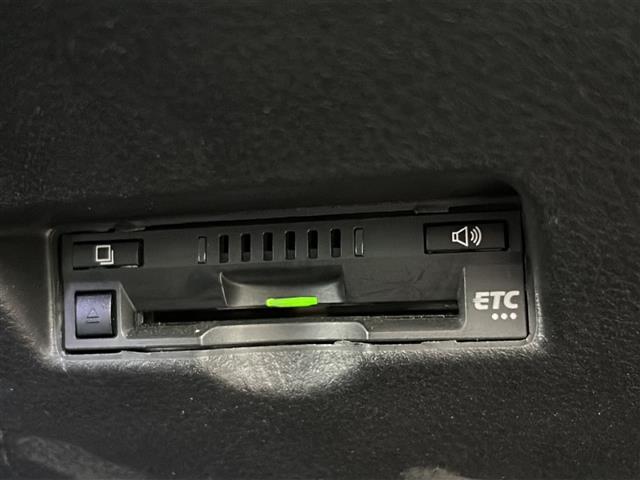 Ｃ－ＨＲ Ｓ－Ｔ　トヨタセーフティセンス　純正ナビ　フルセグ／ＢＴ／ＳＤ／ＣＤ／ＤＶＤ／ＦＭ／ＡＭ　バックカメラ　ビルトインＥＴＣ　前後ドラレコ　レーダークルーズコントロール　電子パーキング　オートブレーキホールド（8枚目）