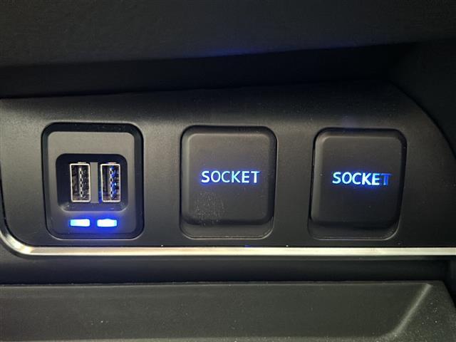 Ｃ－ＨＲ Ｓ－Ｔ　トヨタセーフティセンス　純正ナビ　フルセグ／ＢＴ／ＳＤ／ＣＤ／ＤＶＤ／ＦＭ／ＡＭ　バックカメラ　ビルトインＥＴＣ　前後ドラレコ　レーダークルーズコントロール　電子パーキング　オートブレーキホールド（9枚目）