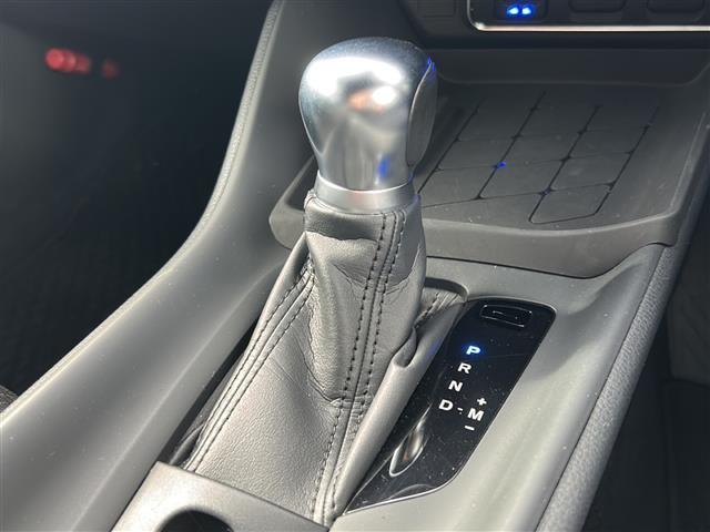 Ｃ－ＨＲ Ｓ－Ｔ　トヨタセーフティセンス　純正ナビ　フルセグ／ＢＴ／ＳＤ／ＣＤ／ＤＶＤ／ＦＭ／ＡＭ　バックカメラ　ビルトインＥＴＣ　前後ドラレコ　レーダークルーズコントロール　電子パーキング　オートブレーキホールド（12枚目）