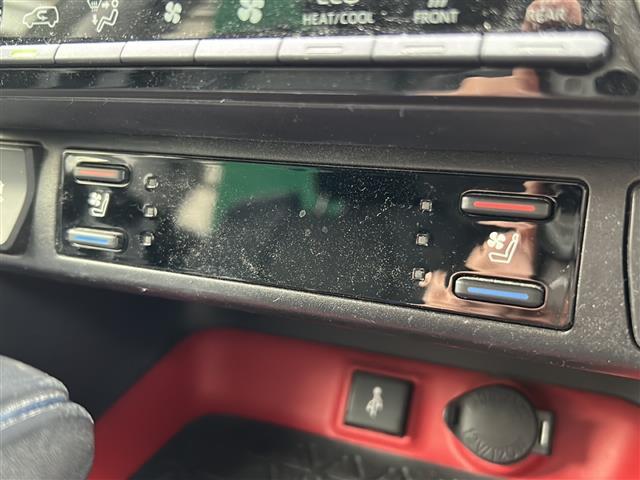 ＲＡＶ４ アドベンチャー　オフロードパッケージ　トヨタセーフティセンス　純正ナビ　ビルトインＥＴＣ　前後ドラレコ　バックカメラ　寒冷地仕様　ステアリングヒーター　デジタルインナーミラー　電子パーキング　オートブレーキホールド　ＢＳＭ　オートライト（9枚目）