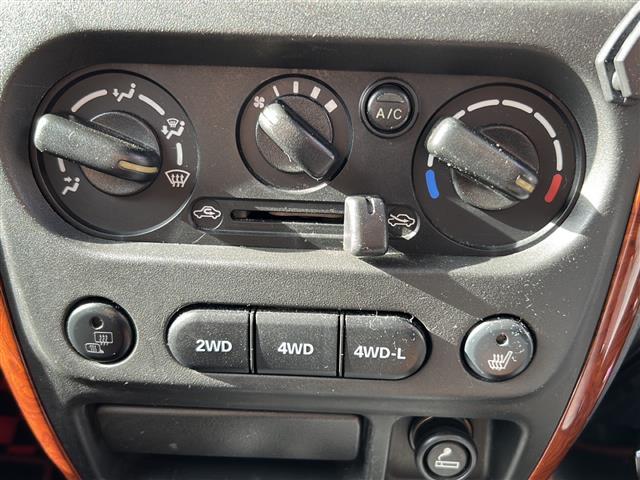 ジムニー ランドベンチャー　社外ナビ　ＢＴ／ＳＤ／ＵＳＢ／ＡＵＸ／ＣａｒＰｌａｙ／ＡｎｄｒｏｉｄＡｕｔｏ／ＦＭ／ＡＭ　ＥＴＣ　Ｄ席シートヒーター　シガーライター　革ハンドル　スペアキー　フォグランプ　純正フロアマット（9枚目）