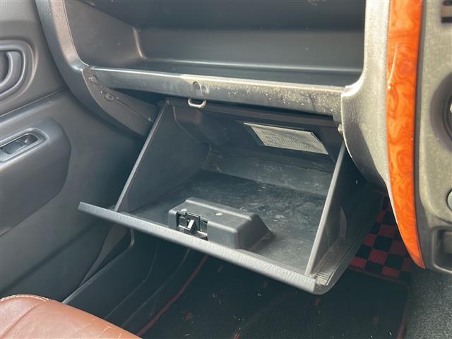 ジムニー ランドベンチャー　社外ナビ　ＢＴ／ＳＤ／ＵＳＢ／ＡＵＸ／ＣａｒＰｌａｙ／ＡｎｄｒｏｉｄＡｕｔｏ／ＦＭ／ＡＭ　ＥＴＣ　Ｄ席シートヒーター　シガーライター　革ハンドル　スペアキー　フォグランプ　純正フロアマット（16枚目）