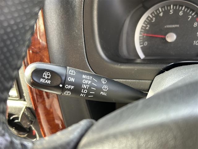 ジムニー ランドベンチャー　社外ナビ　ＢＴ／ＳＤ／ＵＳＢ／ＡＵＸ／ＣａｒＰｌａｙ／ＡｎｄｒｏｉｄＡｕｔｏ／ＦＭ／ＡＭ　ＥＴＣ　Ｄ席シートヒーター　シガーライター　革ハンドル　スペアキー　フォグランプ　純正フロアマット（18枚目）