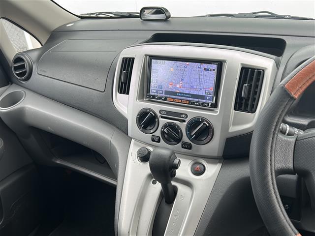 ＮＶ２００バネットワゴン １６Ｘ－２Ｒ　純正ナビ　フルセグＴＶ／ＢＴ／ＤＶＤ／ＳＤ／ＦＭ／ＡＭ　バックカメラ　ＥＴＣ　両側スライドドア　ミラー調整スイッチ　目隠しシート付　積込みサマータイヤ　純正ドアバイザー　フォグランプ　純正フロアマット（3枚目）