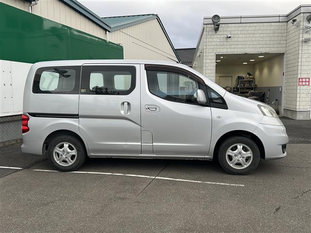 ＮＶ２００バネットワゴン １６Ｘ－２Ｒ　純正ナビ　フルセグＴＶ／ＢＴ／ＤＶＤ／ＳＤ／ＦＭ／ＡＭ　バックカメラ　ＥＴＣ　両側スライドドア　ミラー調整スイッチ　目隠しシート付　積込みサマータイヤ　純正ドアバイザー　フォグランプ　純正フロアマット（32枚目）