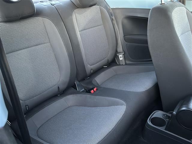 ザ・ビートル デザイン　社外ナビゲーション　フルセグＴＶ／ＢＴ／ＳＤ／ＣＤ／ＤＶＤ／ＡＵＸ／ＦＭ／ＡＭ　革張りステアリング　クルーズコントロール　ＭＴモード付ＡＴ　シガーライター　電動格納ミラー　ウィンカーミラー　フォグ（23枚目）