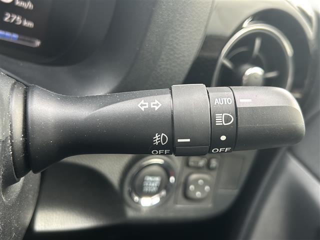 ヴィッツ F セーフティーエディションIII 衝突被害軽減ブレーキ Toyota Safety Sense CLEDヘッドライトバックカメライモビライザーエアバッグABSBluetooth対応メモリナビドライブレコーダーDVD再生機能ETC(10枚目)
