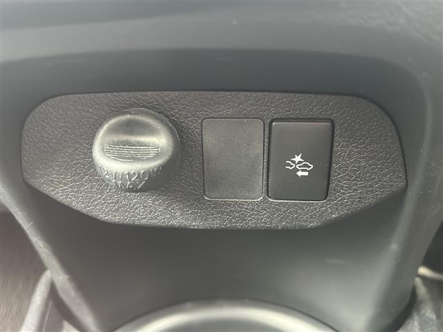ヴィッツ F セーフティーエディションIII 衝突被害軽減ブレーキ Toyota Safety Sense CLEDヘッドライトバックカメライモビライザーエアバッグABSBluetooth対応メモリナビドライブレコーダーDVD再生機能ETC(16枚目)