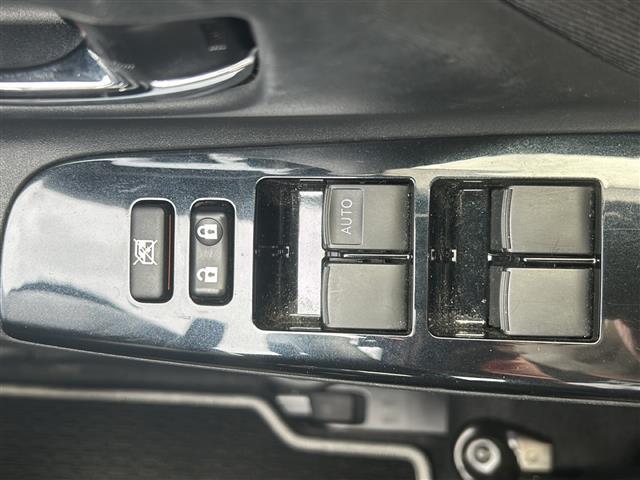 ヴィッツ F セーフティーエディションIII 衝突被害軽減ブレーキ Toyota Safety Sense CLEDヘッドライトバックカメライモビライザーエアバッグABSBluetooth対応メモリナビドライブレコーダーDVD再生機能ETC(17枚目)