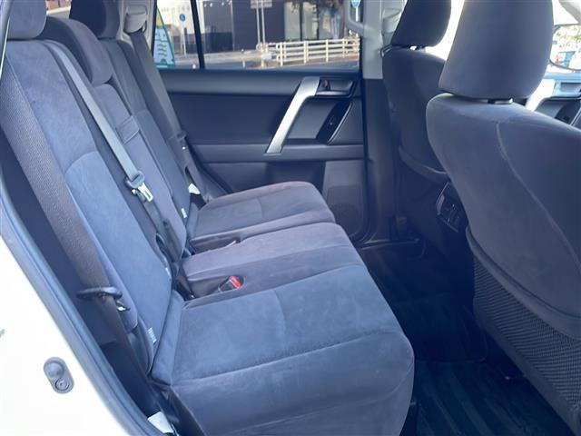 ランドクルーザープラド ＴＸ　４ＷＤ　７人乗　サンルーフ　トヨタセーフティセンス　純正９型ナビ　フルセグ　ＣＤ　ＤＶＤ　Ｂｌｕｅｔｏｏｔｈ　バックカメラ　ルーフレール　ＬＥＤヘッドライト　ＬＥＤフォグ　ビルトインＥＴＣ（27枚目）