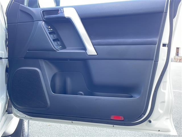 ランドクルーザープラド ＴＸ　４ＷＤ　７人乗　サンルーフ　トヨタセーフティセンス　純正９型ナビ　フルセグ　ＣＤ　ＤＶＤ　Ｂｌｕｅｔｏｏｔｈ　バックカメラ　ルーフレール　ＬＥＤヘッドライト　ＬＥＤフォグ　ビルトインＥＴＣ（34枚目）
