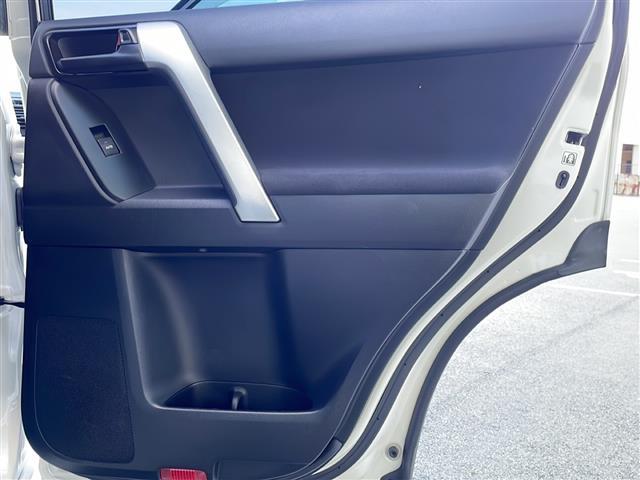 ランドクルーザープラド ＴＸ　４ＷＤ　７人乗　サンルーフ　トヨタセーフティセンス　純正９型ナビ　フルセグ　ＣＤ　ＤＶＤ　Ｂｌｕｅｔｏｏｔｈ　バックカメラ　ルーフレール　ＬＥＤヘッドライト　ＬＥＤフォグ　ビルトインＥＴＣ（35枚目）