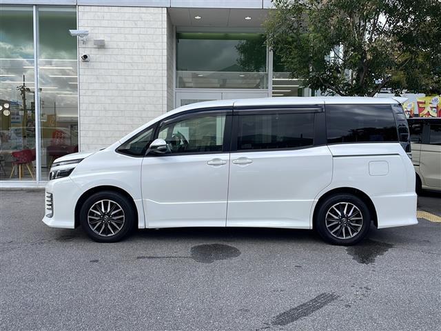 ヴォクシー ＺＳ　ワンオーナー　パワースライド　アルパイン１１インチナビ　ＤＴＶ　ＤＶＤ　ＣＤ　Ｂｌｕｅｔｏｏｔｈ　ＳＤ　Ｂカメラ　ＥＴＣ　ドライブレコーダー前後室内　社外レーダー　ＥＴＣ　ＬＥＤ　フォグ　ＬＫＡ（40枚目）