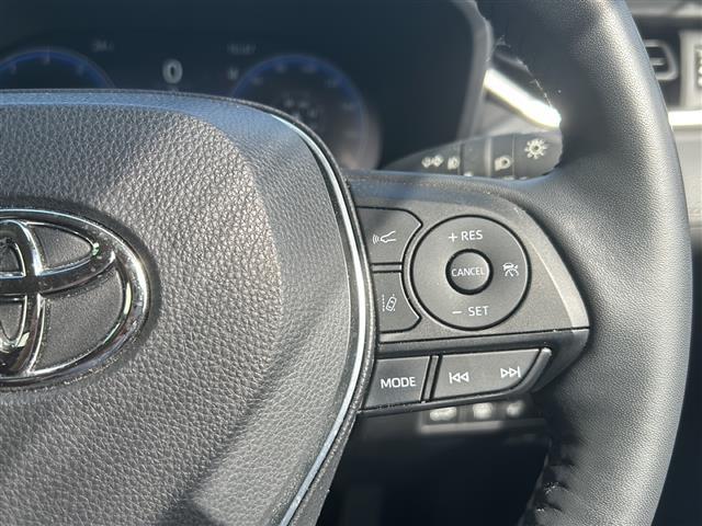 ＲＡＶ４ Ｇ　Ｚパッケージ　スマートエントリー＆プッシュスタートシステム本革巻きステアリング＆シフトノブ前席シートヒーター／ベンチレーション機能ステアリングヒーターＵＳＢ　Ｔｙｐｅ－Ｃ端子ハンズフリーパワーバックドア（8枚目）