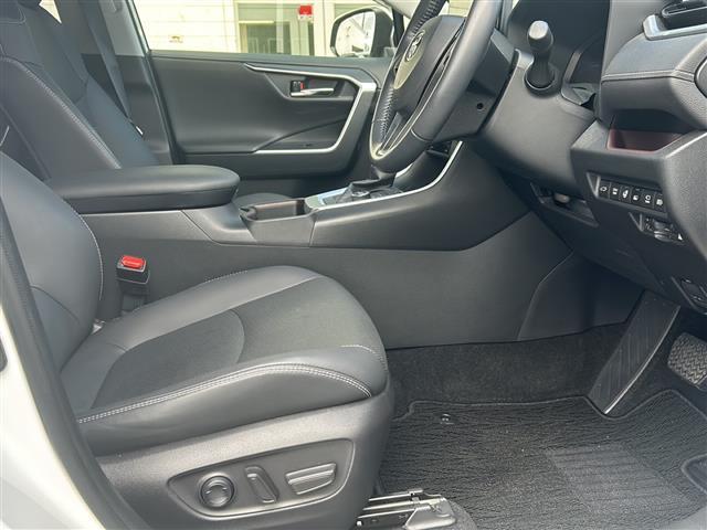 ＲＡＶ４ Ｇ　Ｚパッケージ　スマートエントリー＆プッシュスタートシステム本革巻きステアリング＆シフトノブ前席シートヒーター／ベンチレーション機能ステアリングヒーターＵＳＢ　Ｔｙｐｅ－Ｃ端子ハンズフリーパワーバックドア（20枚目）