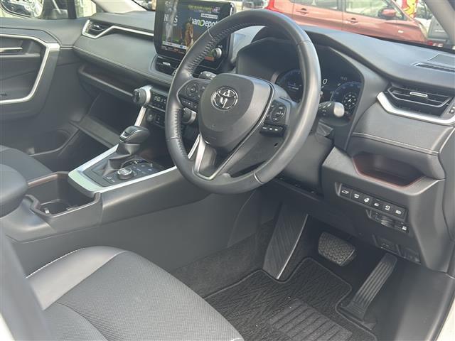 ＲＡＶ４ Ｇ　Ｚパッケージ　スマートエントリー＆プッシュスタートシステム本革巻きステアリング＆シフトノブ前席シートヒーター／ベンチレーション機能ステアリングヒーターＵＳＢ　Ｔｙｐｅ－Ｃ端子ハンズフリーパワーバックドア（21枚目）