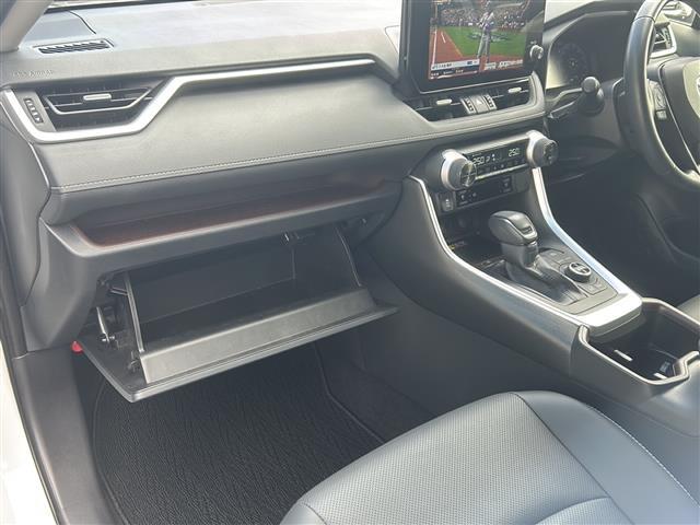 ＲＡＶ４ Ｇ　Ｚパッケージ　スマートエントリー＆プッシュスタートシステム本革巻きステアリング＆シフトノブ前席シートヒーター／ベンチレーション機能ステアリングヒーターＵＳＢ　Ｔｙｐｅ－Ｃ端子ハンズフリーパワーバックドア（24枚目）