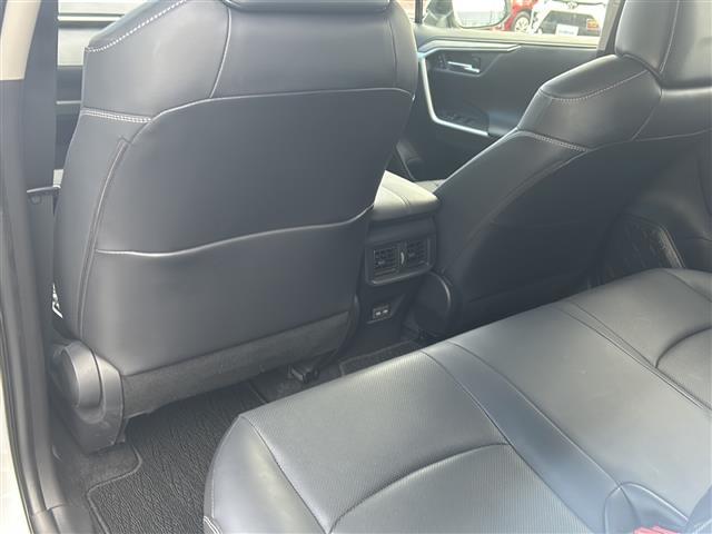 ＲＡＶ４ Ｇ　Ｚパッケージ　スマートエントリー＆プッシュスタートシステム本革巻きステアリング＆シフトノブ前席シートヒーター／ベンチレーション機能ステアリングヒーターＵＳＢ　Ｔｙｐｅ－Ｃ端子ハンズフリーパワーバックドア（30枚目）