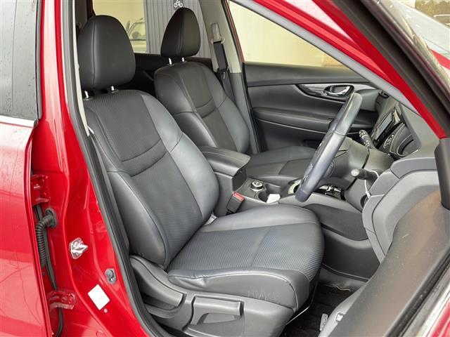 エクストレイル ２０Ｘ　４ＷＤ／ＥＴＣ／１８インチＡＷ／電動リアゲート／ドラレコ／ダウンヒルアシスト／シートヒーター／純正ナビ／バックカメラ／アイドリングストップ／スマートキー／ＬＥＤヘッドライト（14枚目）