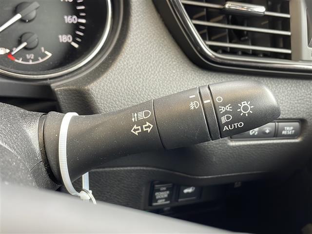 エクストレイル ２０Ｘ　４ＷＤ／ＥＴＣ／１８インチＡＷ／電動リアゲート／ドラレコ／ダウンヒルアシスト／シートヒーター／純正ナビ／バックカメラ／アイドリングストップ／スマートキー／ＬＥＤヘッドライト（24枚目）