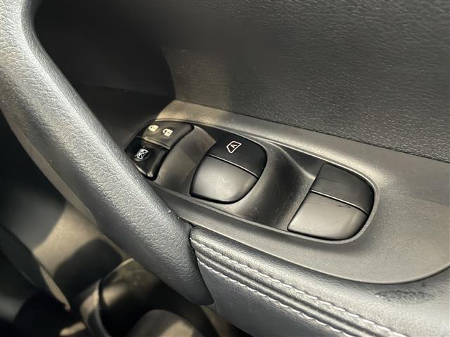 エクストレイル ２０Ｘ　４ＷＤ／ＥＴＣ／１８インチＡＷ／電動リアゲート／ドラレコ／ダウンヒルアシスト／シートヒーター／純正ナビ／バックカメラ／アイドリングストップ／スマートキー／ＬＥＤヘッドライト（28枚目）