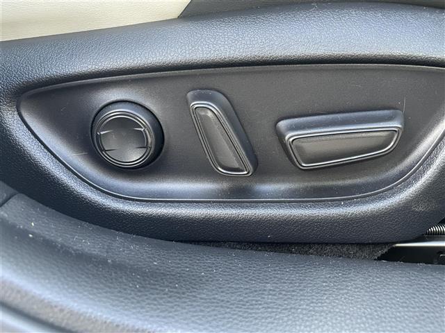 クラウンハイブリッド ＲＳ　モデリスタエアロ　モデリスタＡＷ　サンルーフ　白本革シート　メーカーナビ　フルセグ　Ｂｌｕｅｔｏｏｔｈ　全方位モニター　ＥＴＣ２．０　シートヒーター　ベンチレーション　セーフティセンス（14枚目）