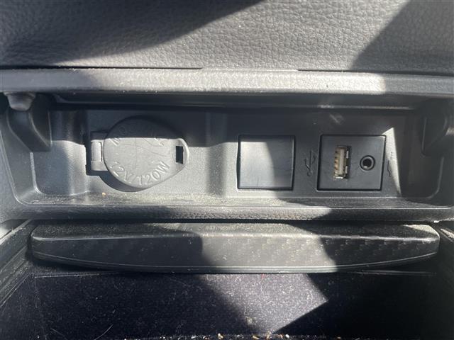 クラウンハイブリッド ＲＳ　モデリスタエアロ　モデリスタＡＷ　サンルーフ　白本革シート　メーカーナビ　フルセグ　Ｂｌｕｅｔｏｏｔｈ　全方位モニター　ＥＴＣ２．０　シートヒーター　ベンチレーション　セーフティセンス（16枚目）