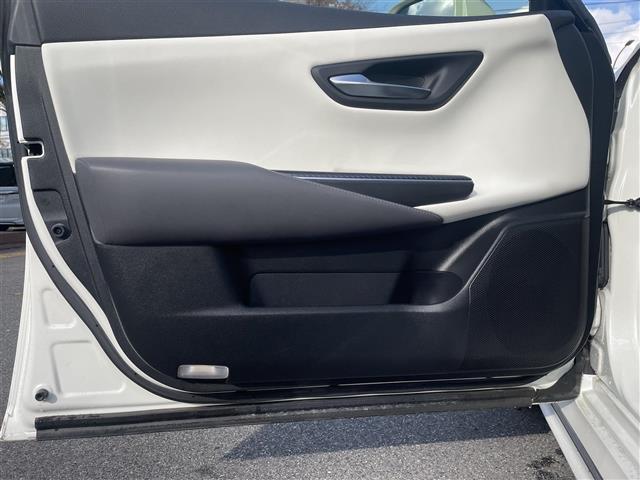 クラウンハイブリッド ＲＳ　モデリスタエアロ　モデリスタＡＷ　サンルーフ　白本革シート　メーカーナビ　フルセグ　Ｂｌｕｅｔｏｏｔｈ　全方位モニター　ＥＴＣ２．０　シートヒーター　ベンチレーション　セーフティセンス（27枚目）