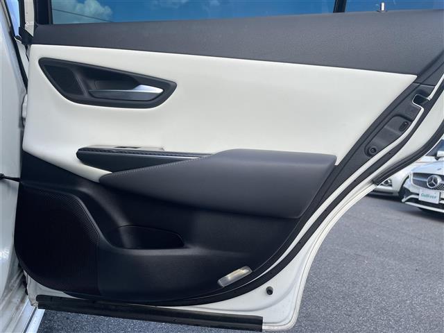クラウンハイブリッド ＲＳ　モデリスタエアロ　モデリスタＡＷ　サンルーフ　白本革シート　メーカーナビ　フルセグ　Ｂｌｕｅｔｏｏｔｈ　全方位モニター　ＥＴＣ２．０　シートヒーター　ベンチレーション　セーフティセンス（30枚目）