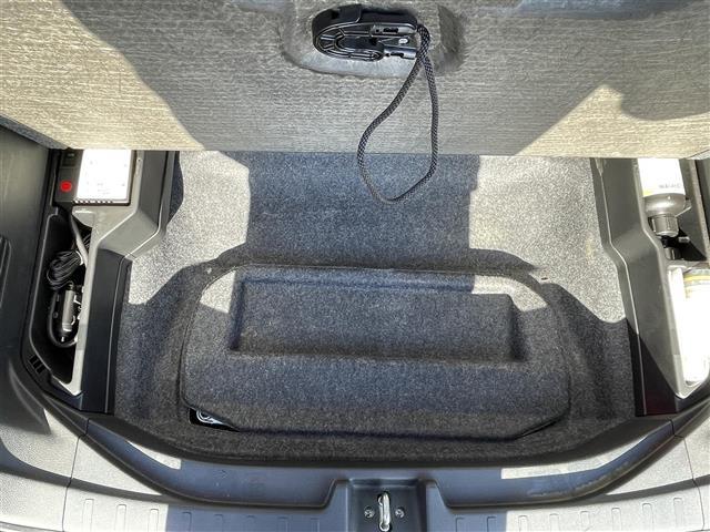 Ｎ－ＯＮＥ Ｇ・Ｌパッケージ　１４インチ社外アルミ　スタッドレスタイヤ付ノーマルホイール４本有り　フロアマット　ドアバイザー　横滑り防止装置　スマートキー　新車保証書　取扱説明書（11枚目）