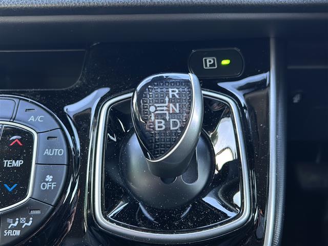 エスクァイア ハイブリッドＧｉ　ワンオーナー純正ＳＤナビ（ＮＳＺＴ－Ｙ６６Ｔ）フルセグＴＶＡＭ／ＦＭ、ＣＤ／ＤＶＤＢｌｕｅｔｏｏｔｈＥＴＣドライブレコーダーＬＥＤヘッドランプ（ハイ・ロービーム、オートレベリング機能付）（12枚目）