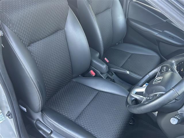 フィットハイブリッド Lパッケージ HDDナビAM/FMCD/DVDバックカメラドアバイザープッシュスタートETCドライブレコーダー(前後)(19枚目)