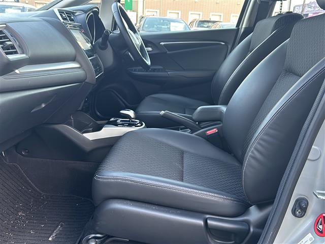 フィットハイブリッド Lパッケージ HDDナビAM/FMCD/DVDバックカメラドアバイザープッシュスタートETCドライブレコーダー(前後)(23枚目)