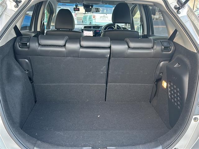 フィットハイブリッド Lパッケージ HDDナビAM/FMCD/DVDバックカメラドアバイザープッシュスタートETCドライブレコーダー(前後)(31枚目)