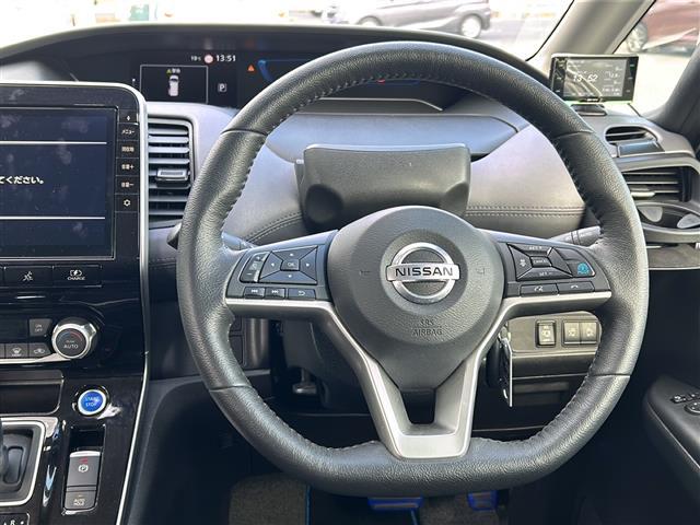 セレナ e-パワー ハイウェイスターV プロパイロット 純正9型ナビ フルセグ CD DVD Bluray 全方位モニター 両側電動スライドドア オプションフロントエアロ ドラレコ BSM 車高調 寒冷地 禁煙車(18枚目)