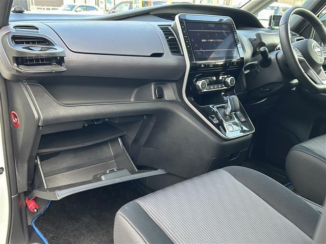 セレナ e-パワー ハイウェイスターV プロパイロット 純正9型ナビ フルセグ CD DVD Bluray 全方位モニター 両側電動スライドドア オプションフロントエアロ ドラレコ BSM 車高調 寒冷地 禁煙車(20枚目)