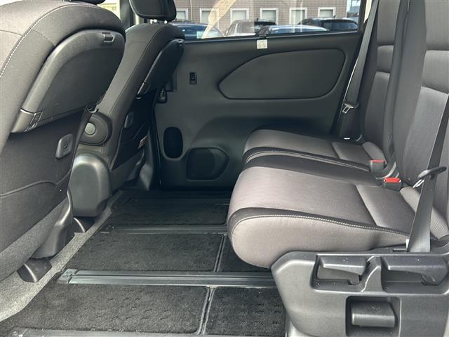 セレナ e-パワー ハイウェイスターV プロパイロット 純正9型ナビ フルセグ CD DVD Bluray 全方位モニター 両側電動スライドドア オプションフロントエアロ ドラレコ BSM 車高調 寒冷地 禁煙車(24枚目)