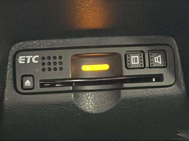 フィットハイブリッド ハイブリッド・10thアニバーサリー HDDナビ フルセグTV MSV DVD CD SD Bluetooth ETC クルーズコントロール スマートキー スペアキー フロアマット ドアバイザー ライトレベライザー 新車保証書 取扱説明書(7枚目)