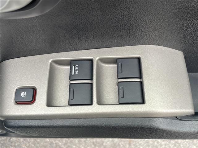 フィットハイブリッド ハイブリッド・10thアニバーサリー HDDナビ フルセグTV MSV DVD CD SD Bluetooth ETC クルーズコントロール スマートキー スペアキー フロアマット ドアバイザー ライトレベライザー 新車保証書 取扱説明書(12枚目)