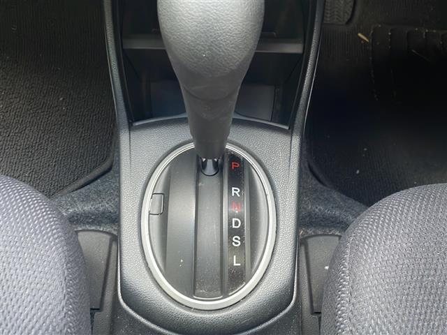 フィットハイブリッド ハイブリッド・10thアニバーサリー HDDナビ フルセグTV MSV DVD CD SD Bluetooth ETC クルーズコントロール スマートキー スペアキー フロアマット ドアバイザー ライトレベライザー 新車保証書 取扱説明書(13枚目)