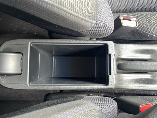 フィットハイブリッド ハイブリッド・10thアニバーサリー HDDナビ フルセグTV MSV DVD CD SD Bluetooth ETC クルーズコントロール スマートキー スペアキー フロアマット ドアバイザー ライトレベライザー 新車保証書 取扱説明書(18枚目)