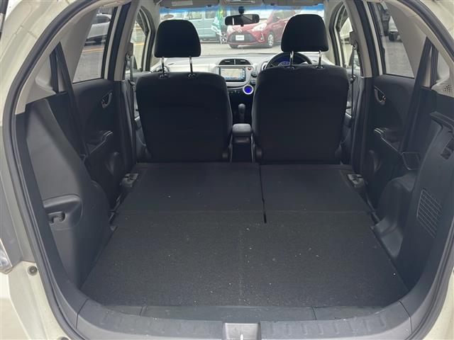 フィットハイブリッド ハイブリッド・10thアニバーサリー HDDナビ フルセグTV MSV DVD CD SD Bluetooth ETC クルーズコントロール スマートキー スペアキー フロアマット ドアバイザー ライトレベライザー 新車保証書 取扱説明書(25枚目)