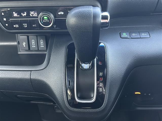 N-BOXカスタム G・Lターボホンダセンシング ホンダセンシング Gathers8型ナビ フルセグ Bluetooth CD DVD 両側電動スライドドア ターボ ビルトインETC ドライブレコーダー LEDヘッドライト オートライト(12枚目)