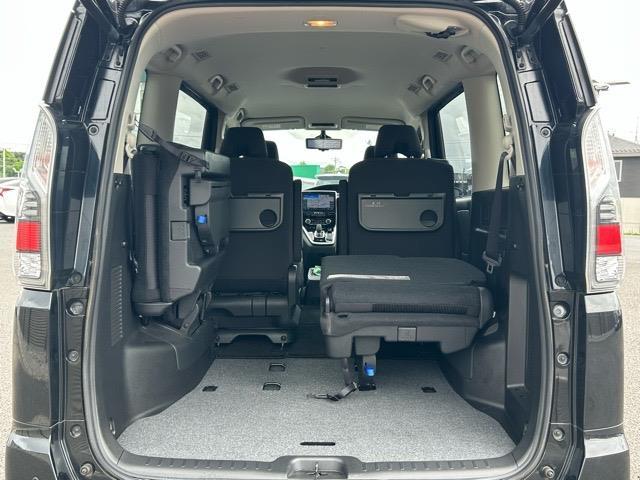 セレナ ｅ－パワー　ハイウェイスターＶ　１１インチ社外ナビフルセグＴＶ　Ｂｌｕｅｔｏｏｔｈ　ＨＤＭＩ　ＵＳＢ　ＣＤ／ＤＶＤ　ＥＴＣ　バックカメラ　全方位カメラ　サイドカメラ　両側パワースライドドア　プロパイロット（23枚目）