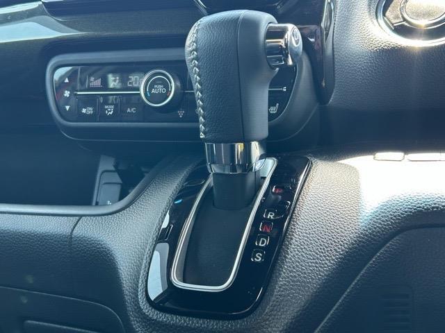 Ｎ－ＢＯＸカスタム Ｇ・ＥＸターボホンダセンシング　純正ナビ　Ｂｌｕｅｔｏｏｔｈ　フルセグＴＶ　ＣＤ／ＤＶＤ　ＥＴＣ　前後ドライブレコーダー　前後コーナーセンサー　助手席スーパースライドシート　両側パワースライドドア　アダクティブクルーズコントロール（14枚目）