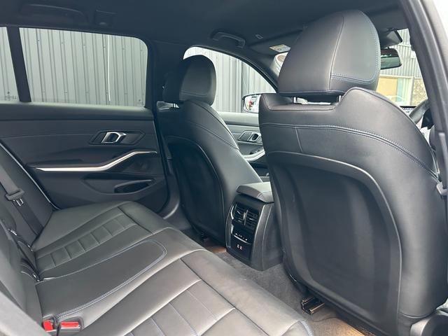 ３シリーズ ３２０ｄ　ｘＤｒｉｖｅツーリング　Ｍスポーツ　ハンズ・オフ・アシスト　黒革　ＨＵＤ　ＡＣＣ　ＬＫＡ　　ワイヤレス・チャージング　パワーシート　シートヒーター　パワーリアゲート／フットオープナー　純ナビ　３６０°カメラ　純１９ＡＷ　ドラレコ　ＥＴＣ（35枚目）